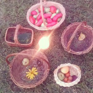 baskets-and-candle